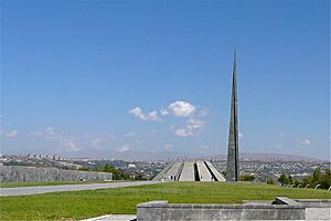 Archivo:Armenian Genocide Memorial - Yerevan (2903020364)