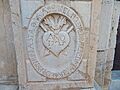Bajorrelieve con inscripción fundacional esculpido en la fachada de la iglesia parroquial de Castellfort