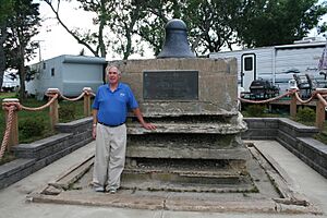Archivo:Base of Fessenden antenna at Brant Rock