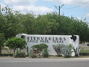 Archivo:Bienvenidos, Eagle Pass, TX IMG 0442
