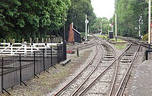 Archivo:Broad Gauge mixed gauge track, Didcot Railway Centre, Oxfordshire