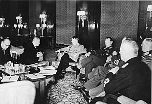 Archivo:Bundesarchiv B 145 Bild-F051623-0206, Berlin, Besuch Emil Hacha, Gespräch mit Hitler