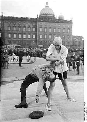 Archivo:Bundesarchiv Bild 102-00504, Berlin, Turn- und Sportwoche im Lustgarten