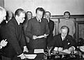 Bundesarchiv Bild 183-S52480, Dtsch.-Sowjet. Grenz- u. Freundschaftsvertrag (cropped)