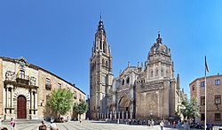 Archivo:Catedral de Toledo (Spain) y Palacio Arzobispal