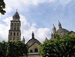 Archivo:Cathedrale saint front perigueux clochers