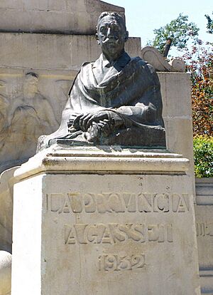 Archivo:Ciudad Real - Parque Gasset, monumento a Rafael Gasset 2