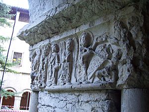 Archivo:Detall del claustre de la Catedral de Girona
