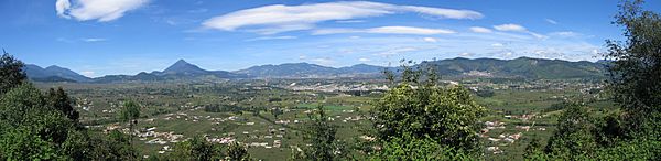 Archivo:Guatamala Highlands Pano 2006 08