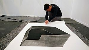 Archivo:Iratxe Jaio, "Libro de los Plagios" instalatzen Joey Ramone galeriaren espazioan ARCO 2019