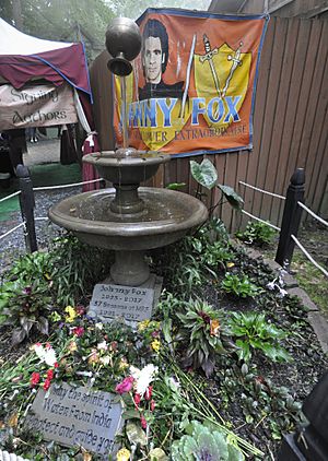 Archivo:Johnny Fox memorial at Maryland Renaissance Festival - 1