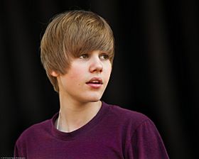 Archivo:Justin Bieber at Easter Egg roll