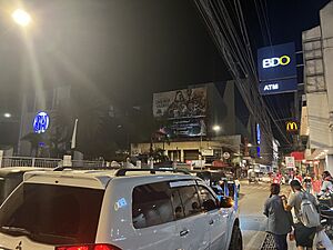 Archivo:La Purisima Street at Night (May 2023)