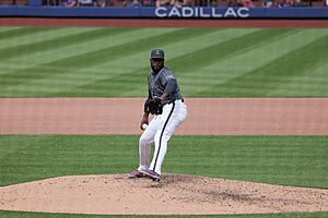 Archivo:Luis Severino pitching, May 25, 2024 - 01-00003