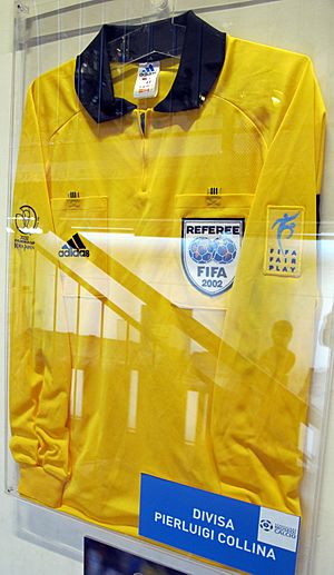 Archivo:Maglia di pierluigi collina indossata nella finale mondiale brasile-germania del 30-06-02