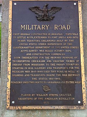 Archivo:Military Road Marker US 64 Marion AR