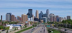 Archivo:Minneapolis skyline 151