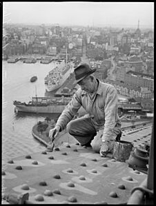 Painting Sydney Harbour Bridge 1945 04