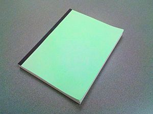 Archivo:Paperback book with green cover