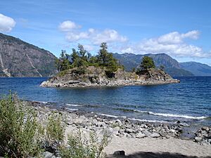 Archivo:Playa La Islita Lago Lacar
