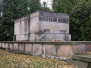 Archivo:Powazki Bierut