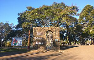 Archivo:Puerta del Balneario Iporá