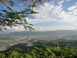 Serranía del Interior a su paso por la ciudad de Guatire.jpg