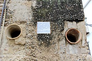 Archivo:Sevilla (Spanien); historische Wasserleitung a