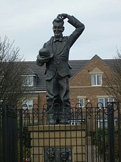 Archivo:Stan Laurel Statue1