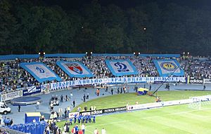 Archivo:Supporters FC Dynamo Kyiv