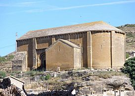Uncastillo - Iglesia de San Juan y necrópolis rupestre 02.jpg