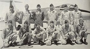 Archivo:United States Air Force (USAF) Test Pilot School (TPS) Class 64C