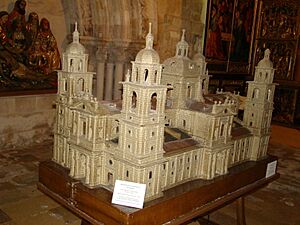 Archivo:Valladolid museo catedral rincon claustro 20 maqueta sigloXVII lou