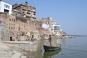 Archivo:Varanasi, India, Banaras (Varanasi, Kashi) embankment