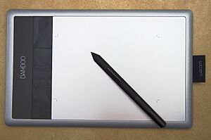 Archivo:Wacom Bamboo Capture tablet and pen