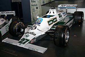 Archivo:Williams FW07B front-left 2017 Williams Conference Centre