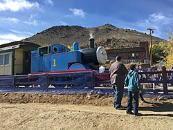 Archivo:2015-10-30 13 47 02 A life-size replica of Thomas the Tank Engine on the Virginia and Truckee Railroad in Virginia City, Nevada