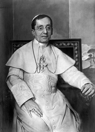 Benedictus XV, by Nicola Perscheid, 1915 (retouched).jpg