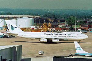 Archivo:C-FFUN B747-124 Garuda(lsd fm Nationair) MAN JUN92 (6456274121)