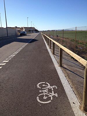 Archivo:Carriles bici Horadada