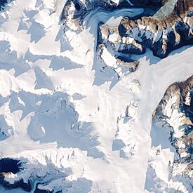 Cordón Pietrobelli, límite entre Argentina y Chile, Campo de Hielo Patagónico Sur.jpg