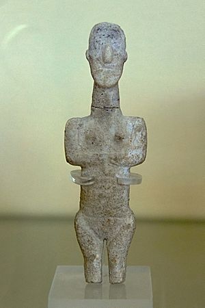 Archivo:Cycladic figurine, female, Plastiras, 3000-2500 BC, AM Paros, 143855