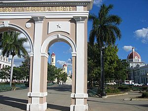 Archivo:DirkvdM cienfuegos parque jose marti