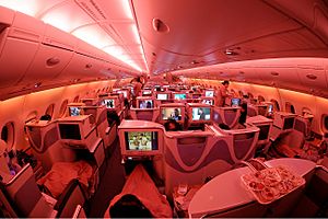 Archivo:Emirates Airbus A380-861 biz class Iwelumo