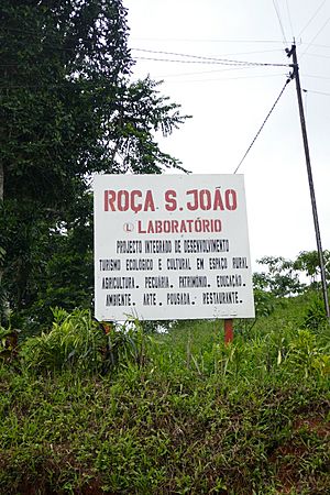 Archivo:Entrée de la Roça São João dos Angolares (São Tomé)