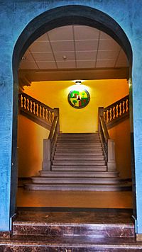 Archivo:Escaleras principales Centro Universitario de Plasencia