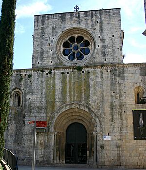 Archivo:Fachada del Museu Arqueologia de Catalunya