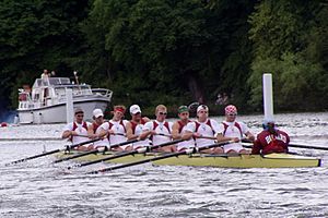 Archivo:Harvard Rowing Crew at Henley 2004 -2