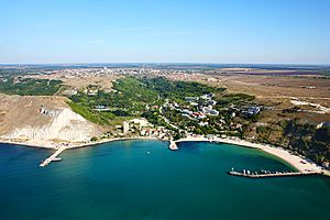 Archivo:Kavarna Bulgaria aerial photo from the Black Sea