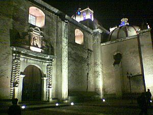Archivo:Lateral santo domingo san cristobal
